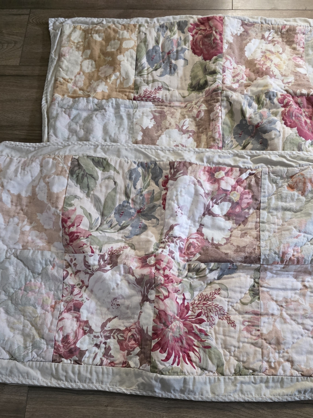 Pottery Barn Carolina Floral Patchwork Quilt King Pillow Shams